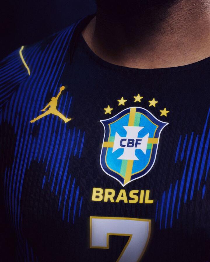 Uniforme azul da Seleção Brasileira é lançado para Copa do Mundo