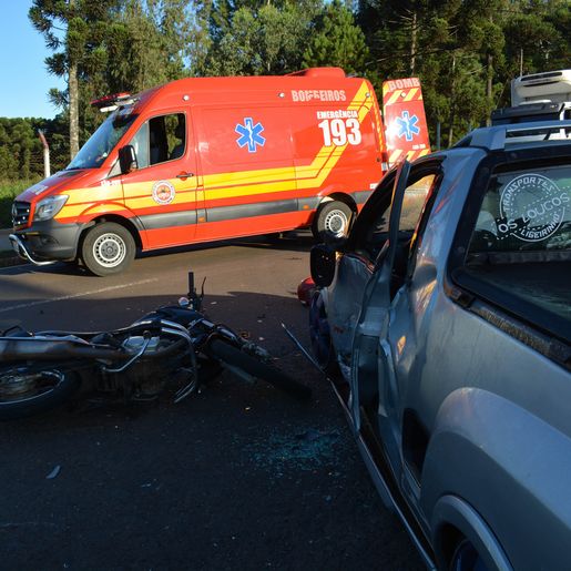 Vídeo: Acidente entre carro e moto deixa dois feridos na Willy Barth