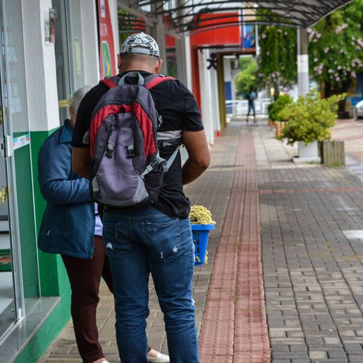 Legislativo aprova moção pedindo fiscalização de vendedores ambulantes