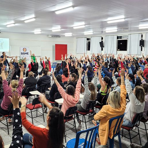 Servidores fazem assembleia e deflagram estado de greve em SMO