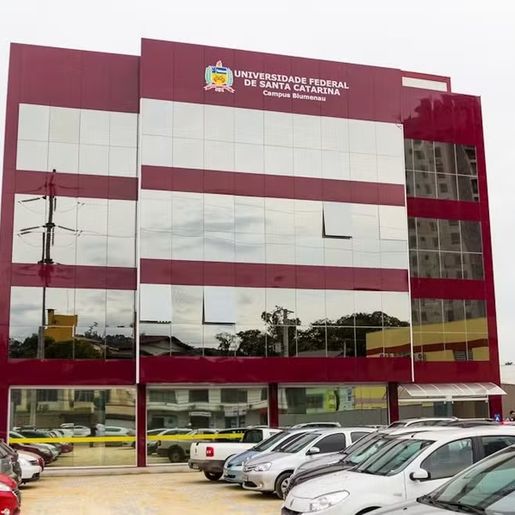 Concurso público da UFSC abre 73 vagas de ensino médio com salário inicial de R$ 2,6 mil