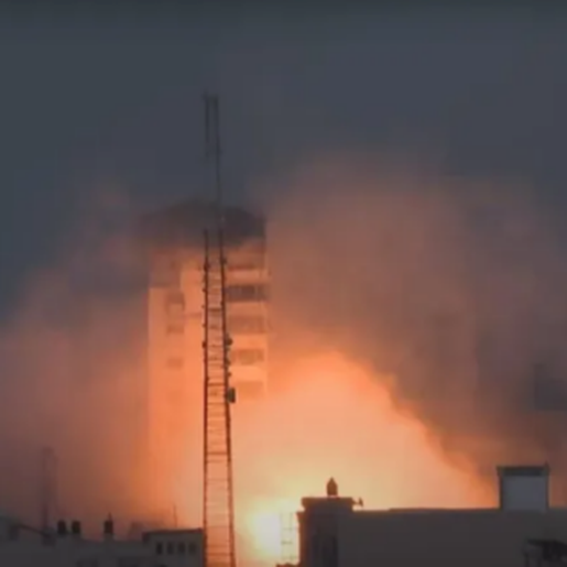 Israel ataca Síria em retaliação e Hezbollah no Líbano