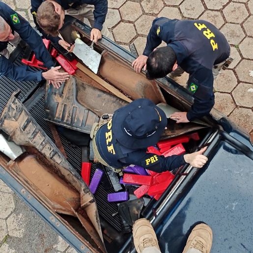 PRF usa scanner veicular e apreende mais de 50 kg de maconha em Chapecó