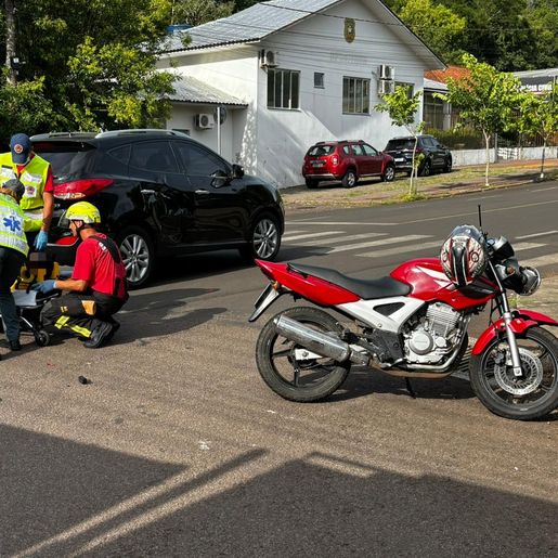 Motociclista fica ferido em colisão lateral, em SMO
