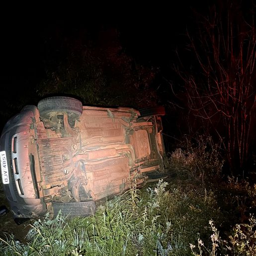 Acidente entre dois carros deixa feridos na SC-163 em Descanso