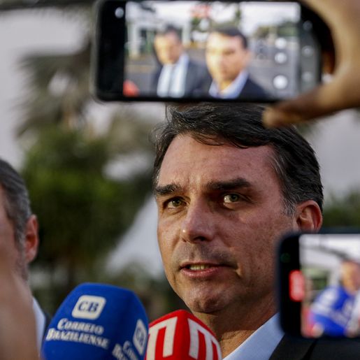 Flávio Bolsonaro afirma que ainda não decidiu quem será o vice na chapa presidencial