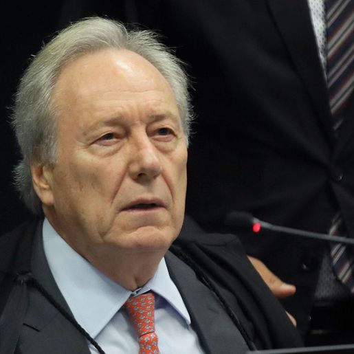 Lewandowski toma posse como ministro efetivo do Tribunal Superior Eleitoral