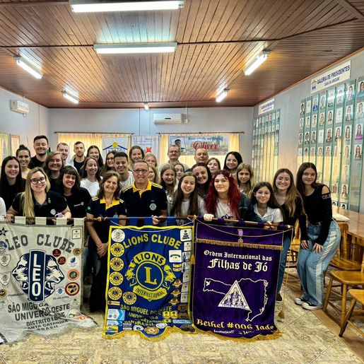 Campanha de saúde mental reúne jovens em ação do Setembro Amarelo em SMOeste