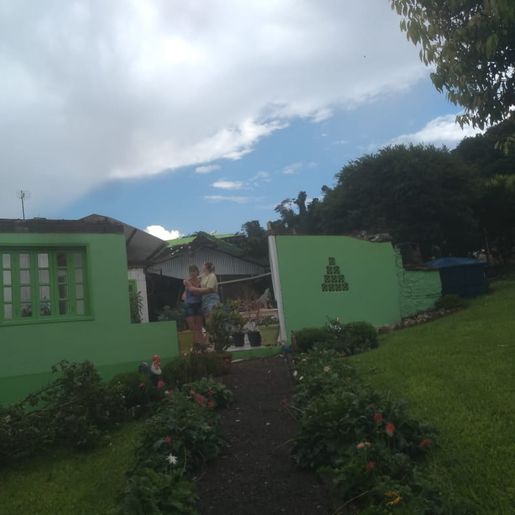 Temporal provoca destelhamentos no interior de São João do Oeste