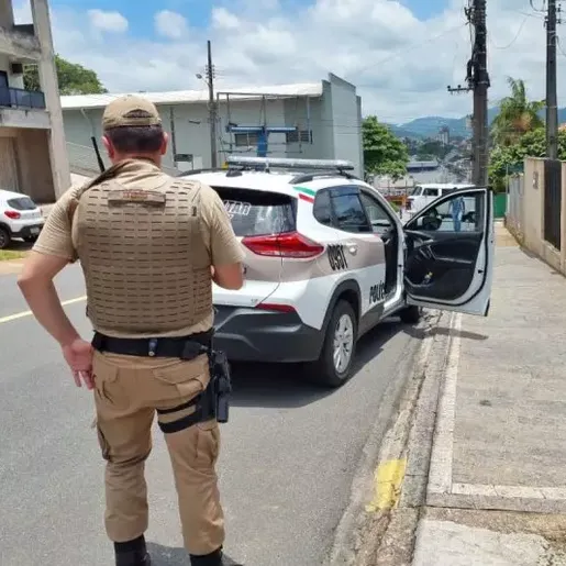 Bebê esfaqueado pelo pai em SC recebe alta do hospital