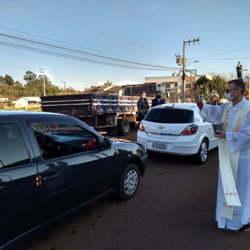Igreja Matriz São José realiza benção do Dia do Colono e Motorista
