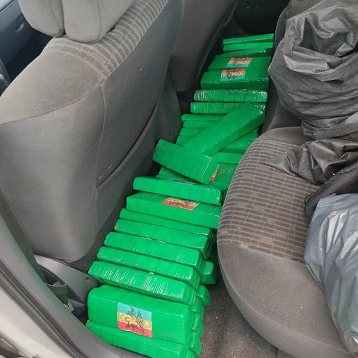 Carregamento com 167 kg de maconha é interceptado pela PRF na BR-163