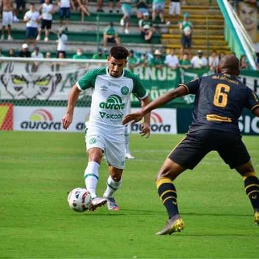 Após três jogos sem vencer, Chapecoense derrota o Figueirense na Arena Condá