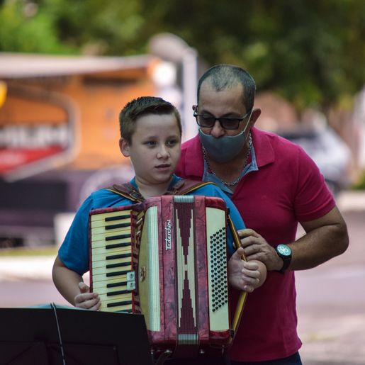 Escola Cívico Militar de São Miguel do Oeste realiza ato cívico na praça