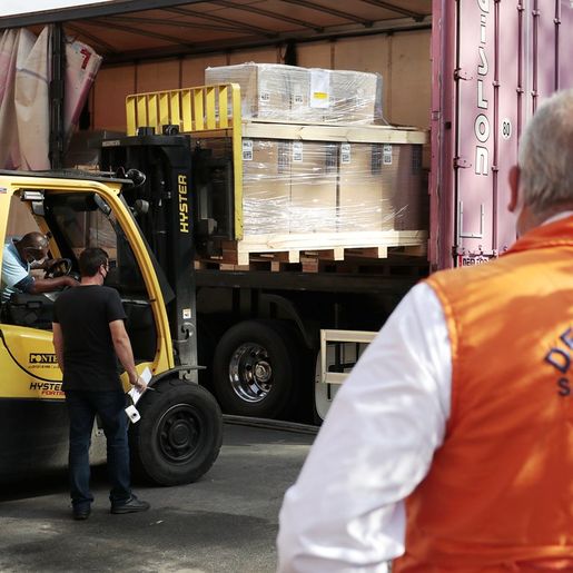 VÍDEO: SC recebe último lote com 230 respiradores da WEG