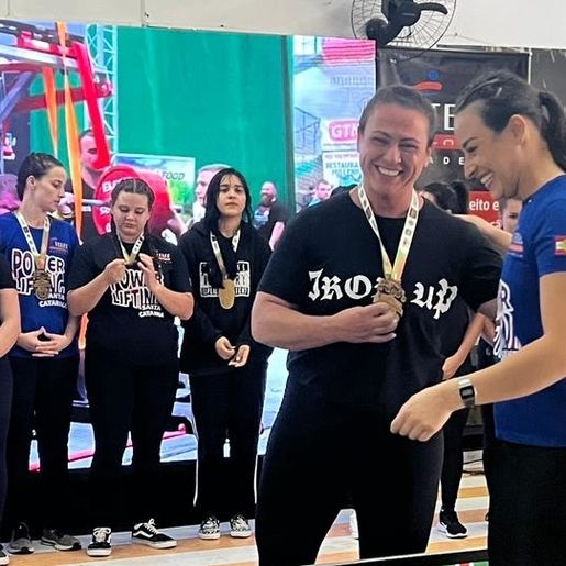 Iporã-oestina quebra recorde brasileiro de Deadlift e consagra-se campeã catarinense