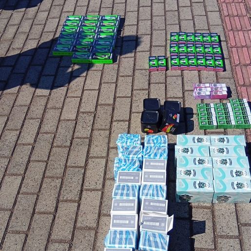 PM apreende R$ 10 mil em produtos contrabandeados do Paraguai em Modelo