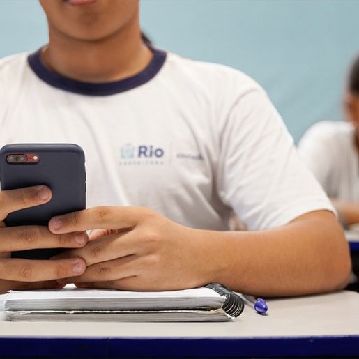 MEC orienta escolas sobre a proibição de celulares; veja os detalhes