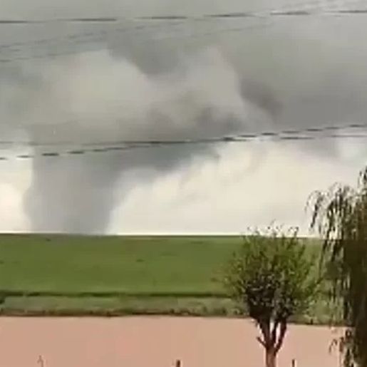 Em meio à tragédia das chuvas, RS registra formação de tornado