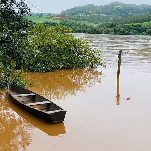 Nível do Rio Uruguai chega a marca de 10 metros acima do normal; fotos
