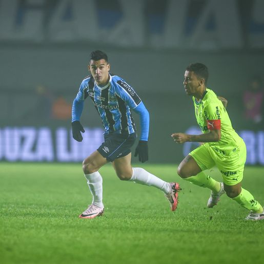 Grêmio deixa escapar chance de sair do Z-4 com empate contra Palmeiras
