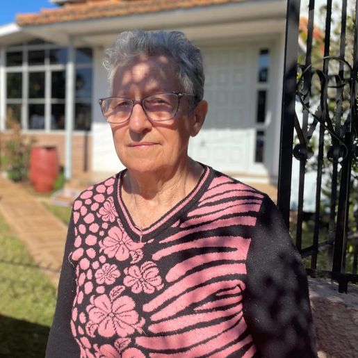 "Eles choravam e me abraçavam": vizinha relata pânico após ataque a escola em Estação