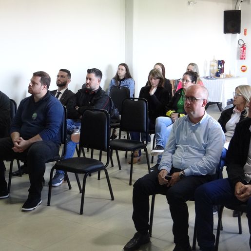 Cartilha do Voz Única Municipal é entregue aos candidatos à prefeito de Iporã do Oeste