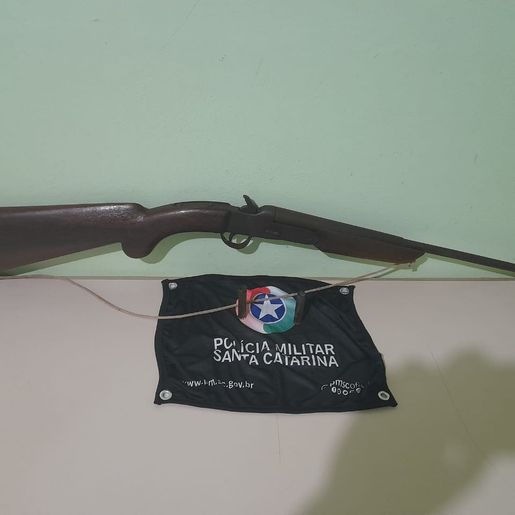 Homem é preso após tentar matar irmão com tiro de espingarda em Guaraciaba