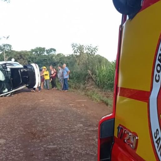 Capotamento de veículo deixa dois feridos em Princesa