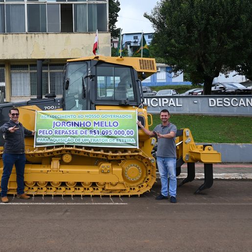 Descanso recebe trator de esteiras para reforçar o parque de máquinas
