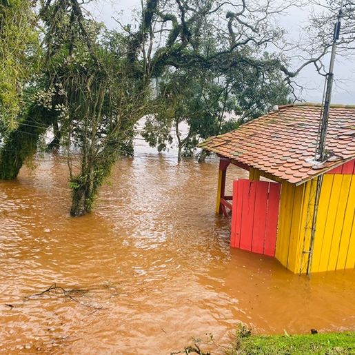 Área de Lazer é atingida por enchente do Rio Uruguai