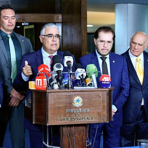 Senadores defendem impedimento de Luis Roberto Barroso