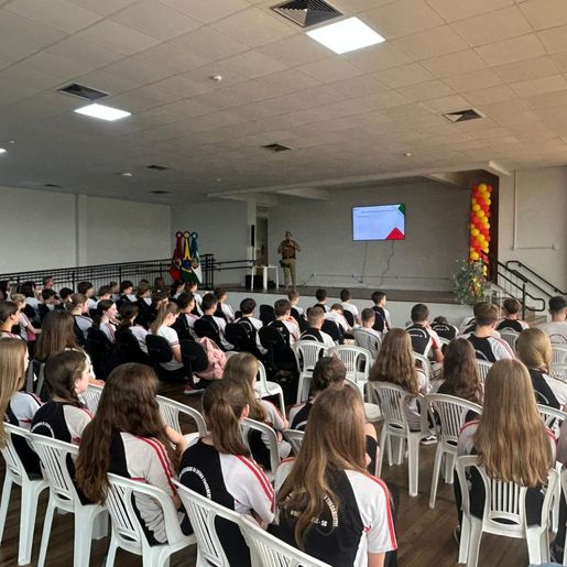 Alunos de Iporã do Oeste recebem palestra sobre prevenção às drogas