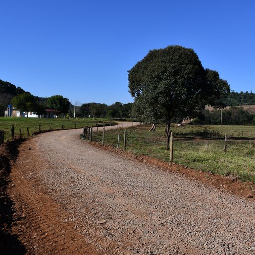 Setor de Obras de Guaraciaba divide equipes para ampliar serviços