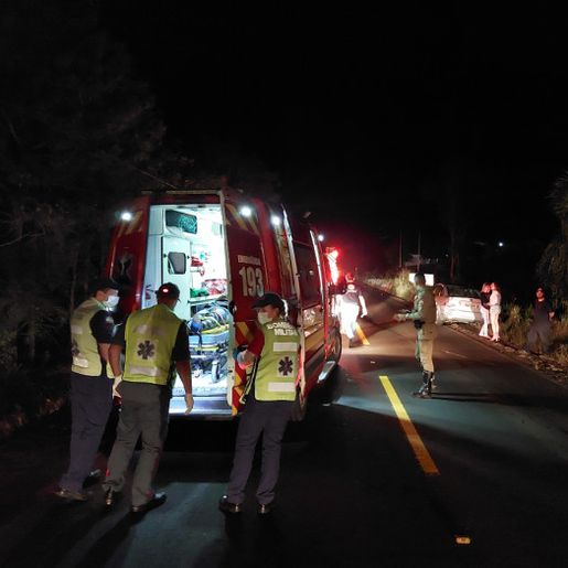 Colisão entre carro e moto deixa duas pessoas feridas na SC-163 em Descanso