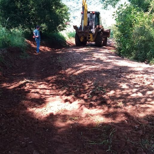 Secretaria de Transportes e Obras realiza manutenção dos maquinários