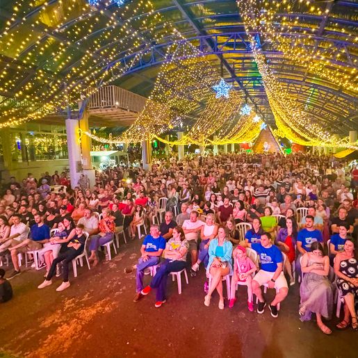 Show de Simão Wolf encerra programação de Natal em São Miguel do Oeste
