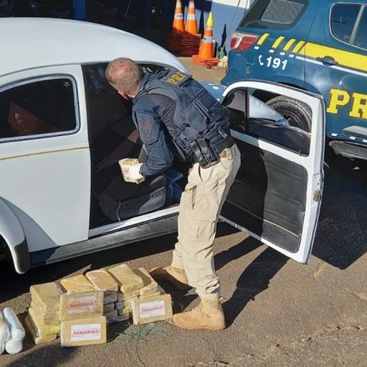 PRF apreende Fusca com carga milionária de cocaína no RS