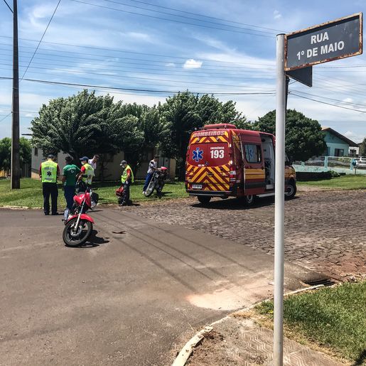 Colisão entre carro e moto deixa jovem ferido no bairro São Jorge
