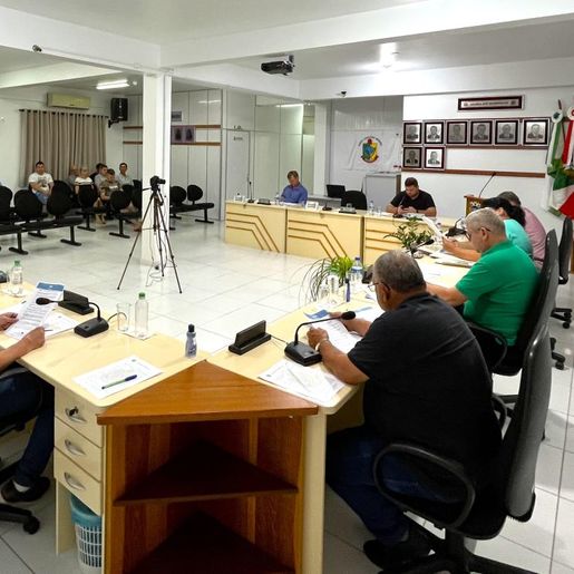 Vereadores aprovam projeto que regulamenta colocação de placas em obras públicas