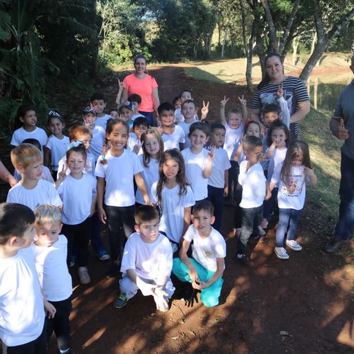 Alunos celebram o Dia do Meio Ambiente com visita ao Lago Municipal em Cedro