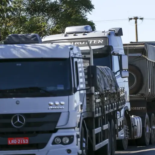 Aprovado projeto autorizando caminhoneiros a usarem pátios da Polícia para descanso