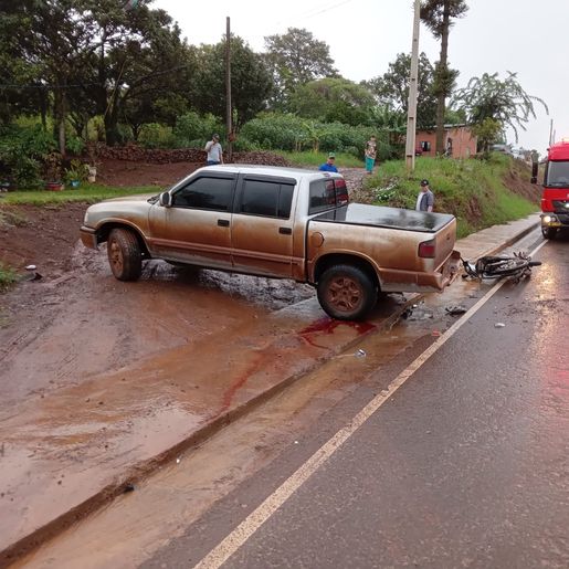 Jovem de 22 anos morre em acidente entre moto e camionete em SJCedro