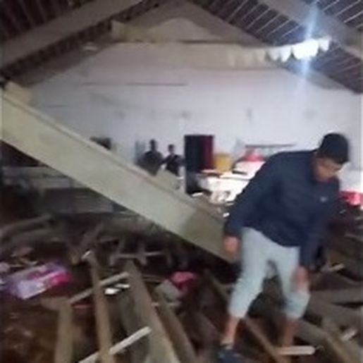 Telhado cai e deixa dezenas de feridos no Oeste Catarinense