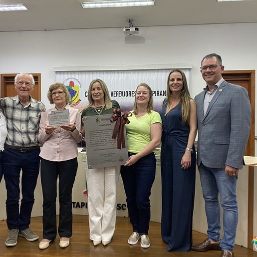 Primeira bibliotecária de Itapiranga é homenageada em sessão solene