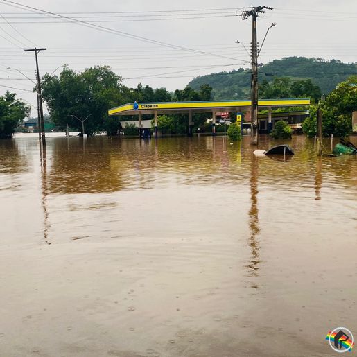Enquanto Brasil todo sofre com calor, SC tem mais uma previsão ‘catastrófica’ de chuva