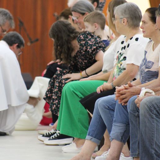 Igreja São Miguel Arcanjo realiza missa de Lava-pés