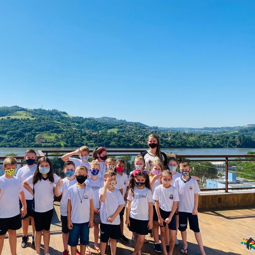 Alunos da Escola Municipal Funei visitam Rádio Itapiranga
