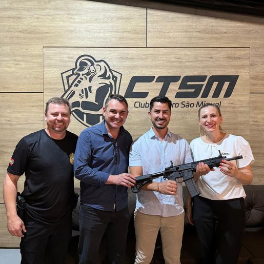 Entidades e empresas realizam doação de fuzil à Polícia Civil de São Miguel do Oeste