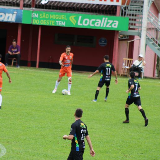 FOTOS: Pérola vence o Brasil na ida das finais do Municipal